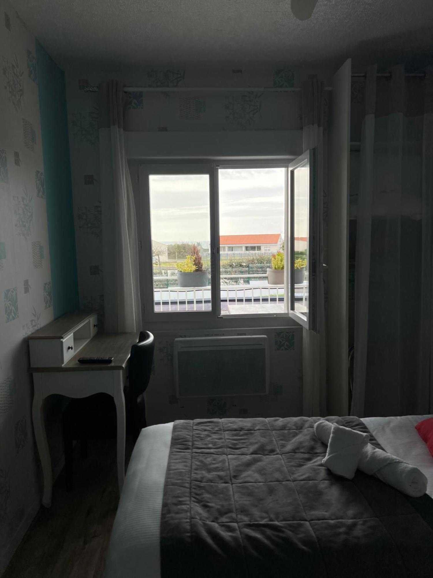 Au Petit Bonheur Hotel La Tranche-sur-Mer Bagian luar foto