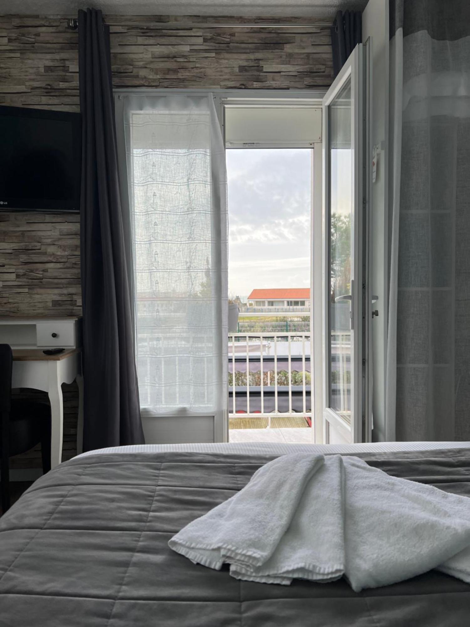 Au Petit Bonheur Hotel La Tranche-sur-Mer Bagian luar foto